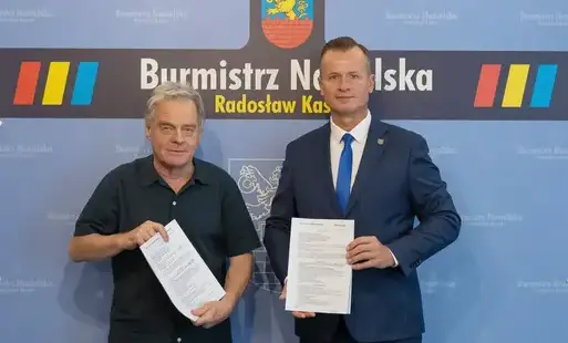 Zdjęcie do Podpisano umowę na budowę dw&oacute;ch dr&oacute;g gminnych