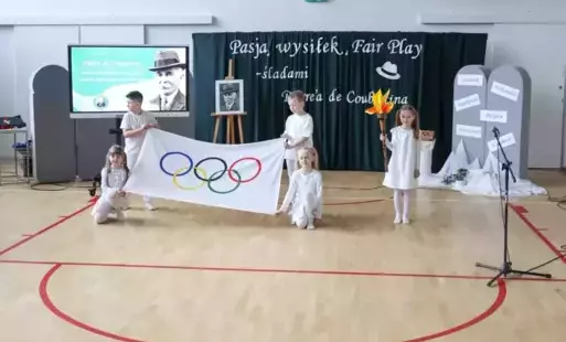 Zdjęcie do Dzień Patrona w Szkole Podstawowej im. Pierre&rsquo;a de Coubertina w Budach Siennickich