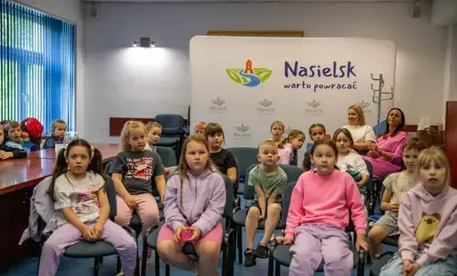 Zdjęcie do Drzwi urzędu zn&oacute;w otworzyły się dla najmłodszych!