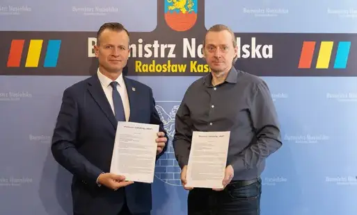 Zdjęcie do Podpisano umowę na zakup drugiego autobusu szkolnego dla Gminy Nasielsk