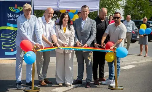 Zdjęcie do Symboliczne zakończenie inwestycji drogowych przy ul. Ogrodowej i Jaworowej