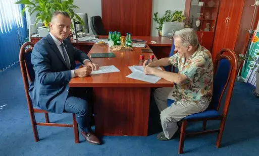 Zdjęcie do Burmistrz Nasielska podpisał umowę na przebudowę drogi gminnej w Aleksandrowie