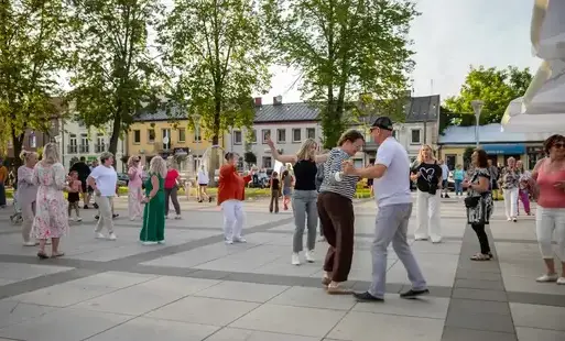 Zdjęcie do Potańc&oacute;wka na nasielskim Rynku!